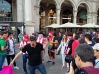 Флаг Азербайджана на Piazza del Duomo – Милан встречает финал Лиги чемпионов (ФОТО)