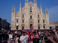Флаг Азербайджана на Piazza del Duomo – Милан встречает финал Лиги чемпионов (ФОТО)