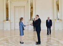 Президент Ильхам Алиев принял верительные грамоты нового посла Великобритании