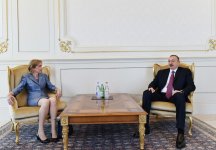 Президент Ильхам Алиев принял верительные грамоты нового посла Великобритании