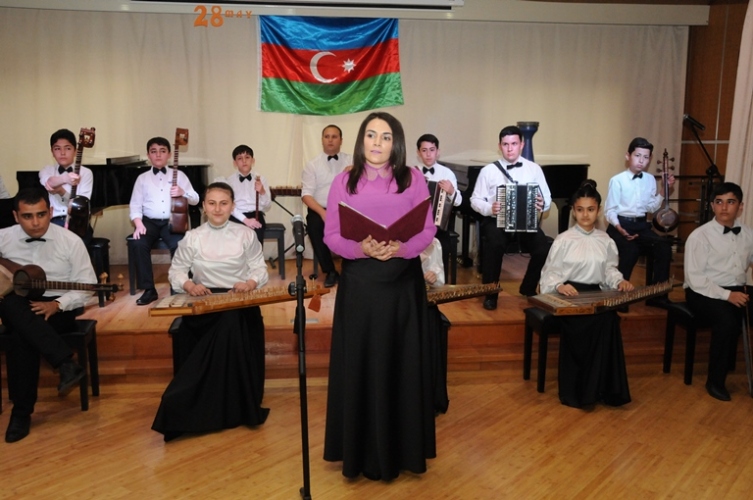 Юные музыканты выступили с концертом, посвященным Дню Республики (ФОТО)
