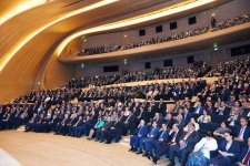 Президент Ильхам Алиев: Донесение азербайджанских реалий до мировой общественности зависит также от диаспорских организаций