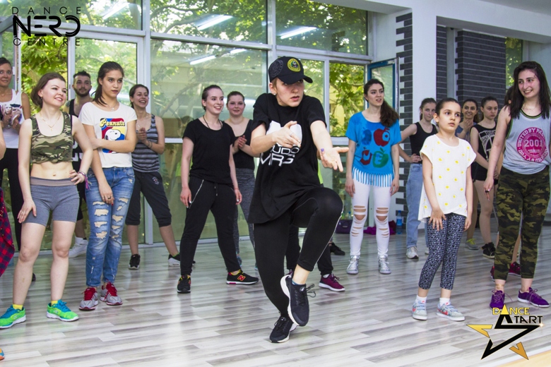 В Баку состоялся Dance Start с участием звезд телепроекта "Танцы" Адама и Алёны Гуменной (ФОТО)