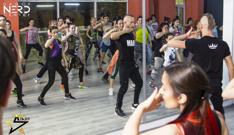 В Баку состоялся Dance Start с участием звезд телепроекта "Танцы" Адама и Алёны Гуменной (ФОТО)