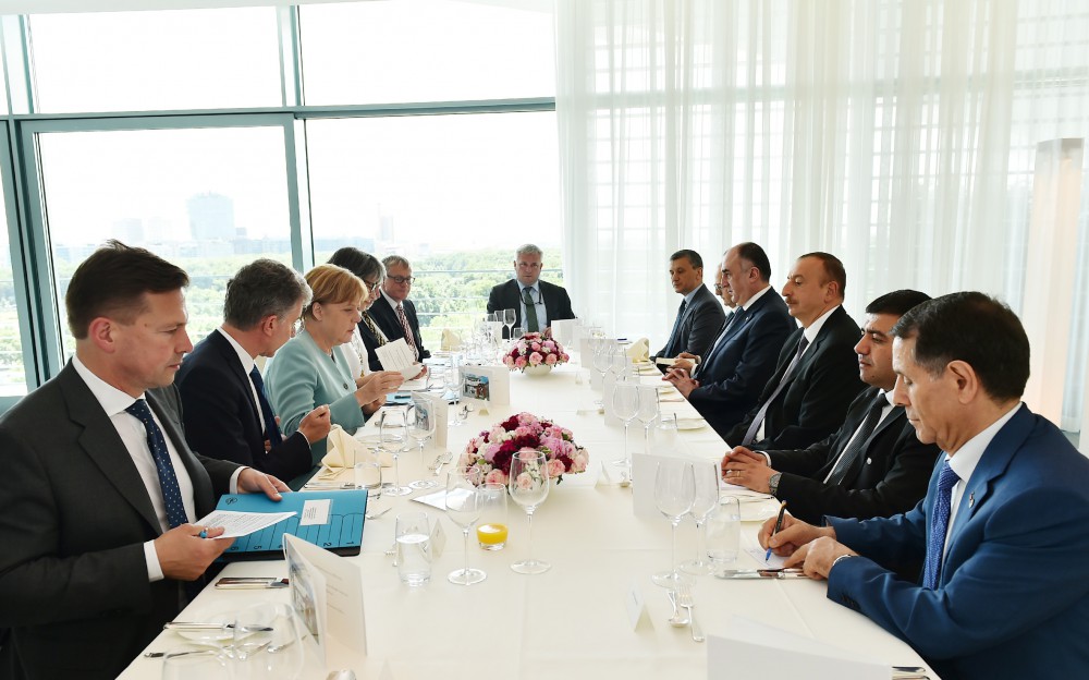President Ilham Aliyev meets with German Chancellor Angela Merkel (PHOTO)