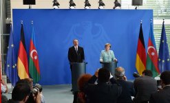 Президент Азербайджана Ильхам Алиев и Канцлер Германии Ангела Меркель выступили на пресс-конференции