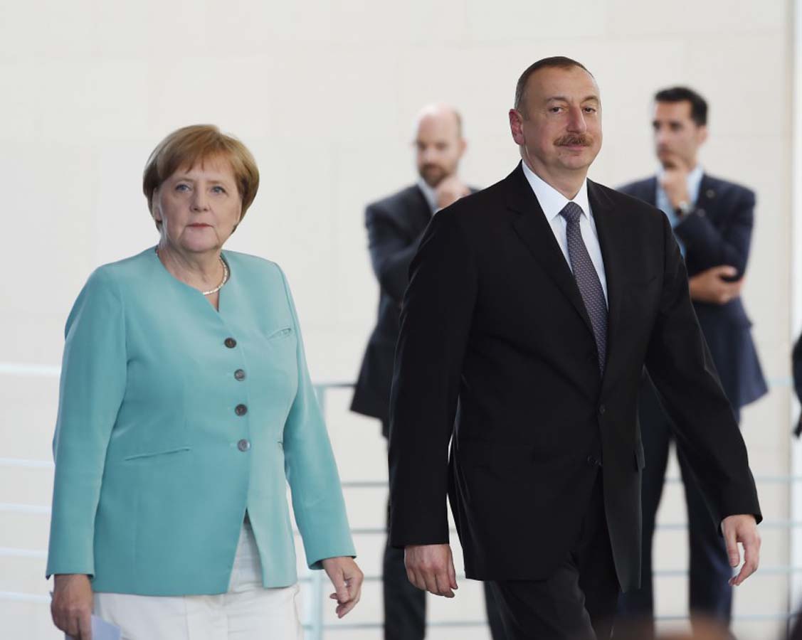 Президент Азербайджана Ильхам Алиев и Канцлер Германии Ангела Меркель выступили на пресс-конференции