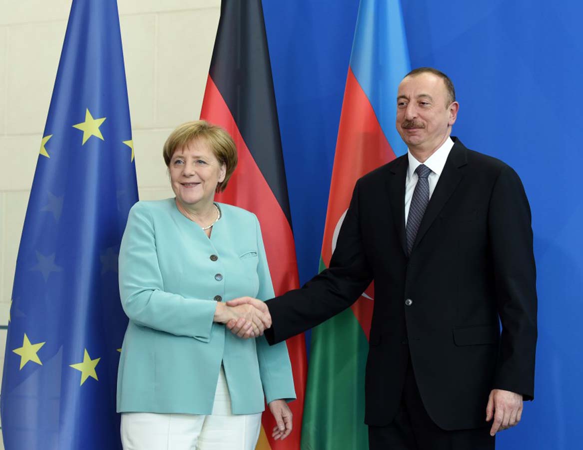 Президент Азербайджана Ильхам Алиев и Канцлер Германии Ангела Меркель выступили на пресс-конференции