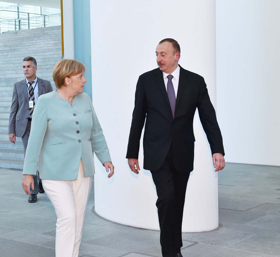 Президент Азербайджана Ильхам Алиев и Канцлер Германии Ангела Меркель выступили на пресс-конференции
