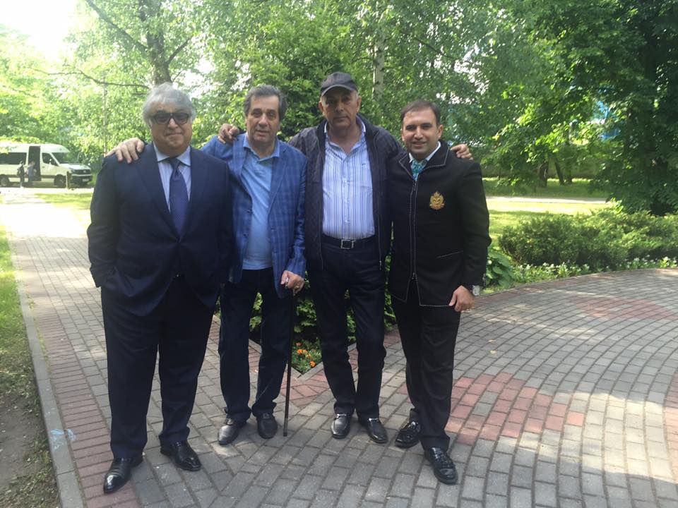 Фархад Бадалбейли посадил сирень на  "Партизанской поляне" в Минске (ФОТО)