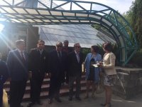 Фархад Бадалбейли посадил сирень на  "Партизанской поляне" в Минске (ФОТО)