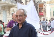 В Баку ведутся работы по установке памятника Рашиду Бейбутову (ФОТО)