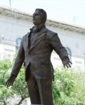 В Баку ведутся работы по установке памятника Рашиду Бейбутову (ФОТО)