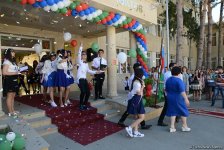 В школах Азербайджана прозвенел «последний звонок» (ФОТО)