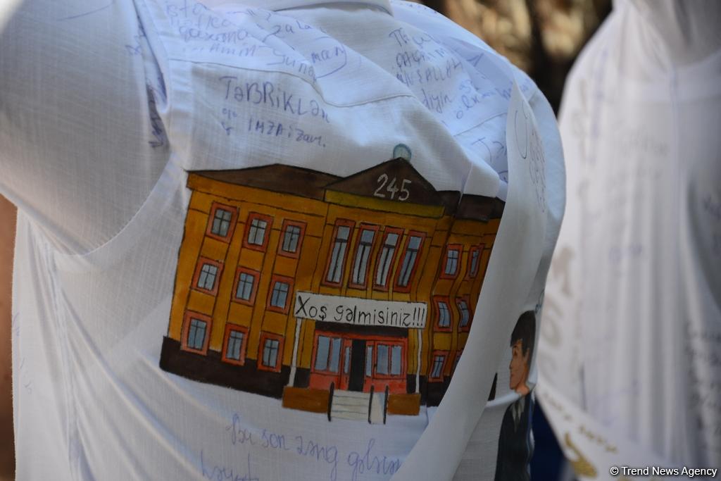 В школах Азербайджана прозвенел «последний звонок» (ФОТО)