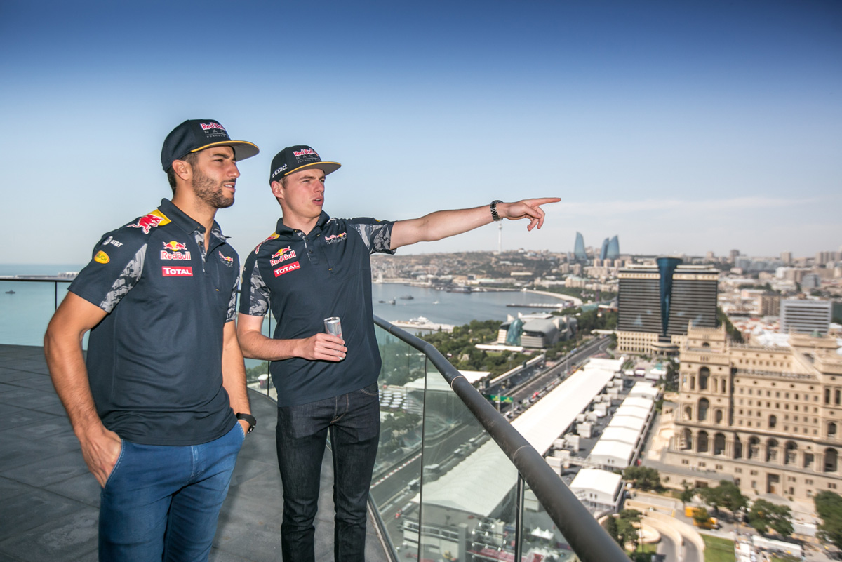 Звездные пилоты Red Bull Racing и панорама Баку (ФОТО)