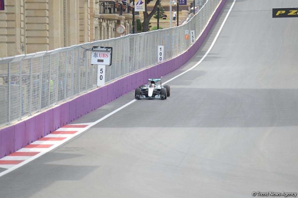 FIA проинспектирует крепление бордюров  вдоль трассы Формулы-1 в Баку