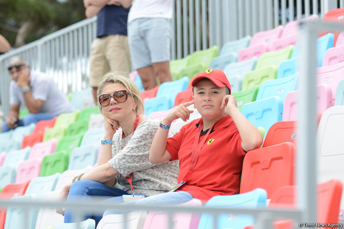 Baku residents, guests enjoying Formula 1 (Photos)