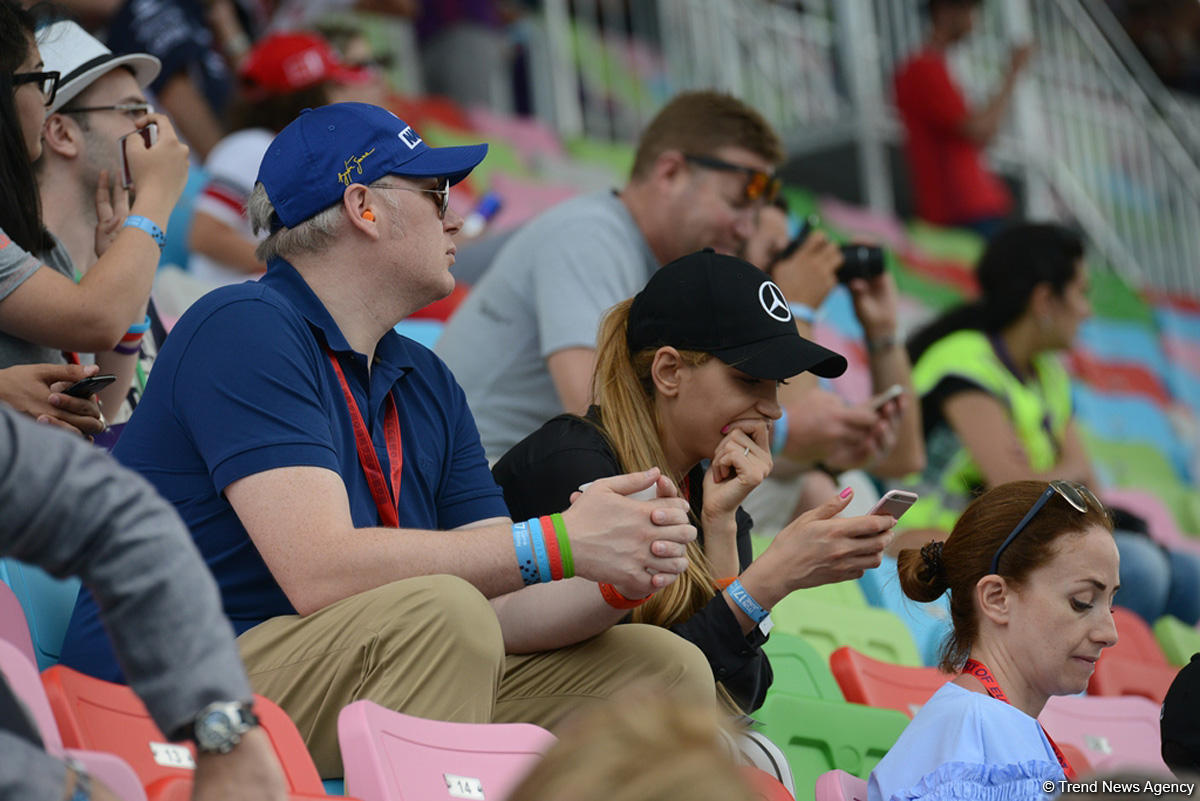 Baku residents, guests enjoying Formula 1 (Photos)