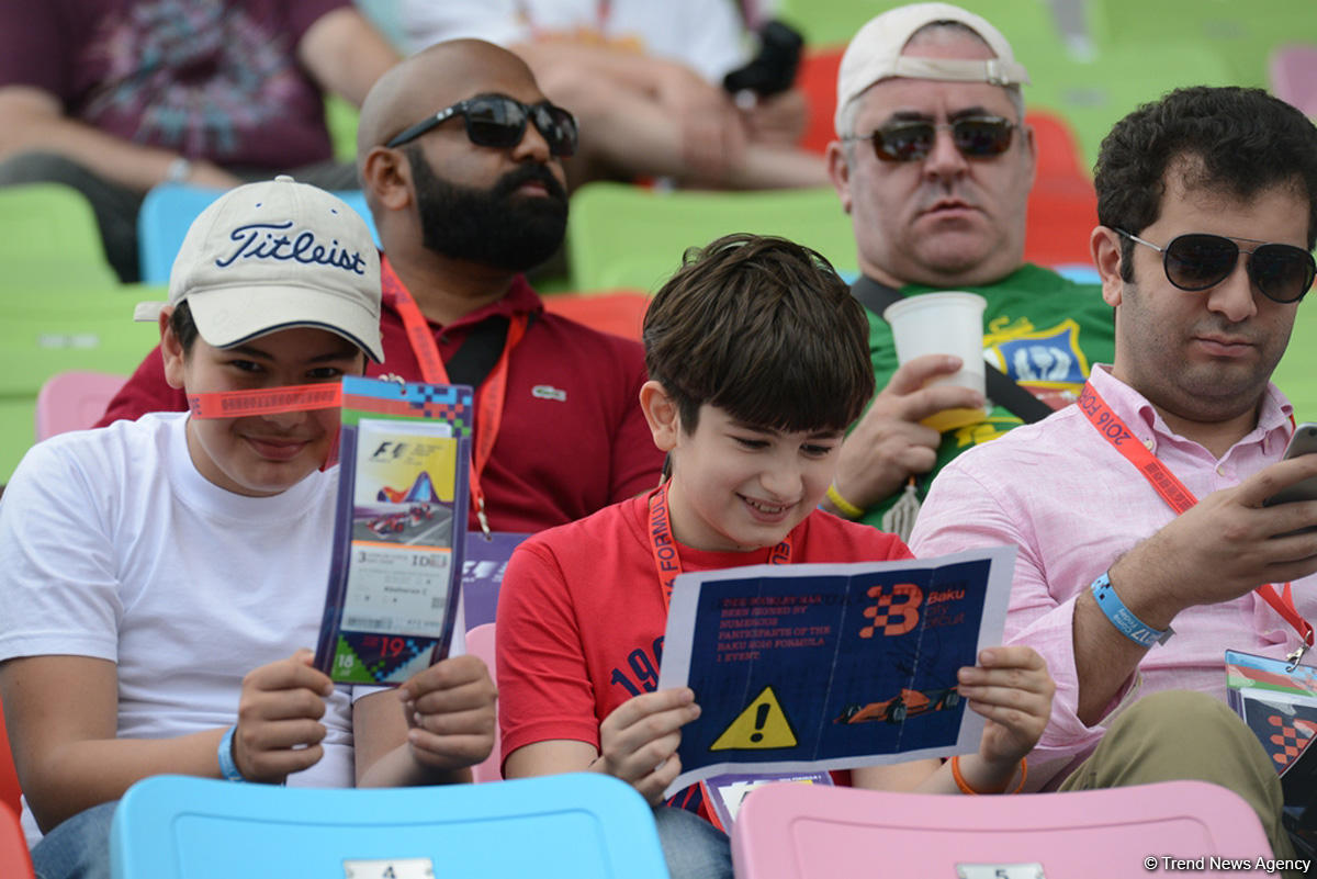 Baku residents, guests enjoying Formula 1 (Photos)