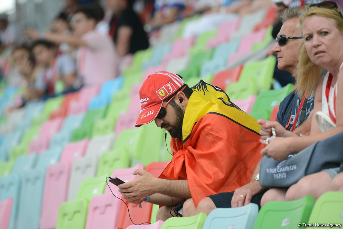 Baku residents, guests enjoying Formula 1 (Photos)