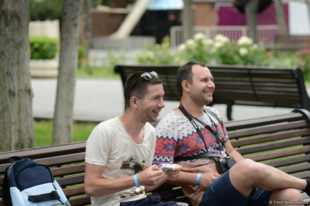 Baku residents, guests enjoying Formula 1 (Photos)