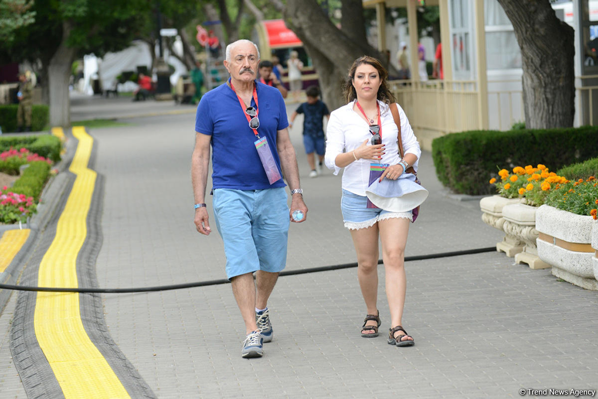 Baku residents, guests enjoying Formula 1 (Photos)