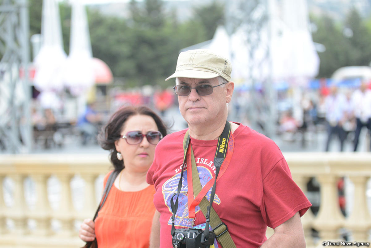 Baku residents, guests enjoying Formula 1 (Photos)