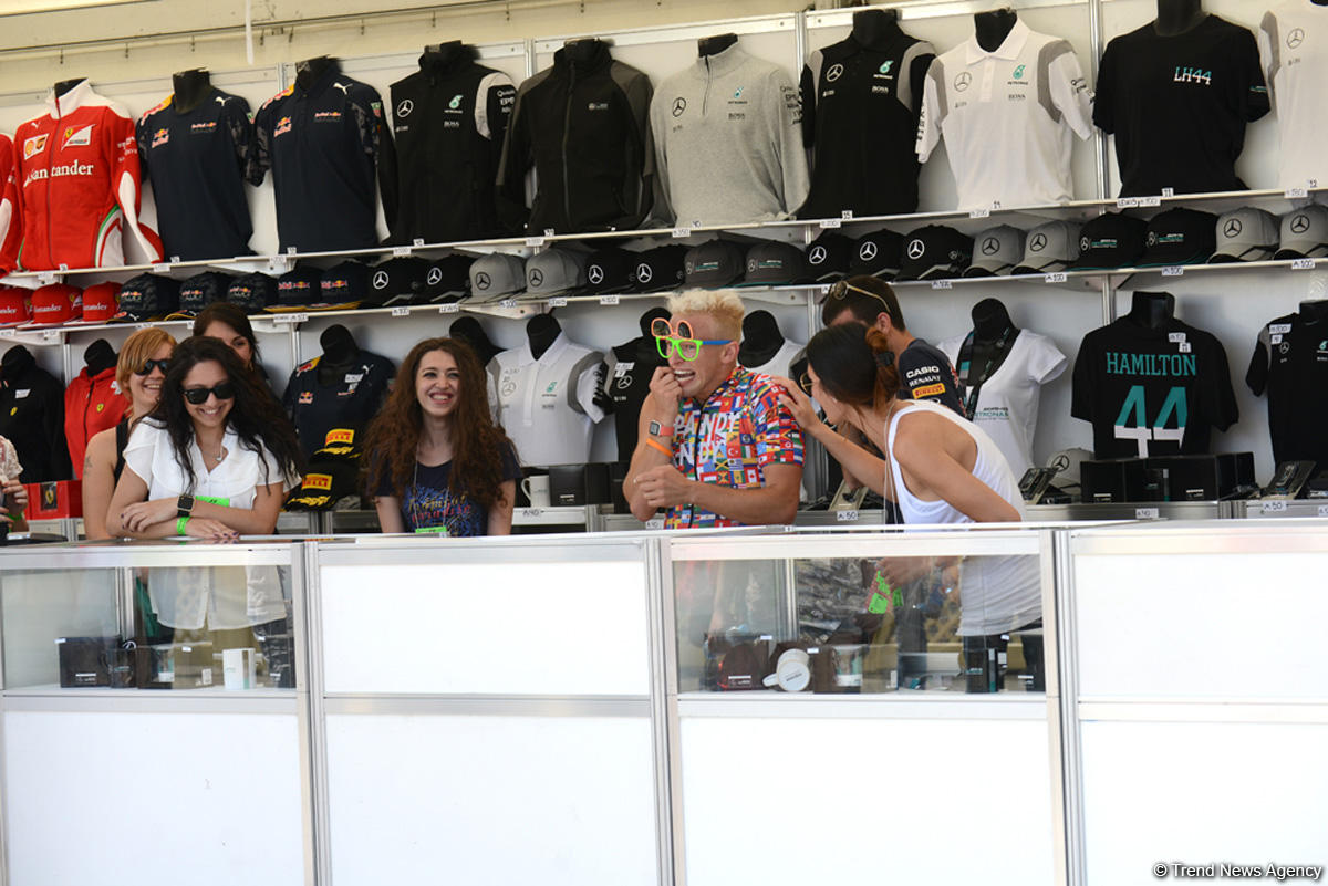 Baku residents, guests enjoying Formula 1 (Photos)