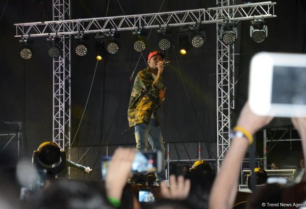 Chris Brown performs in Baku as part of F1 Grand Prix (PHOTO)