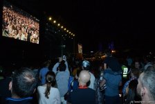 Chris Brown performs in Baku as part of F1 Grand Prix (PHOTO)