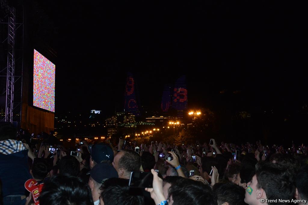 Chris Brown performs in Baku as part of F1 Grand Prix (PHOTO)