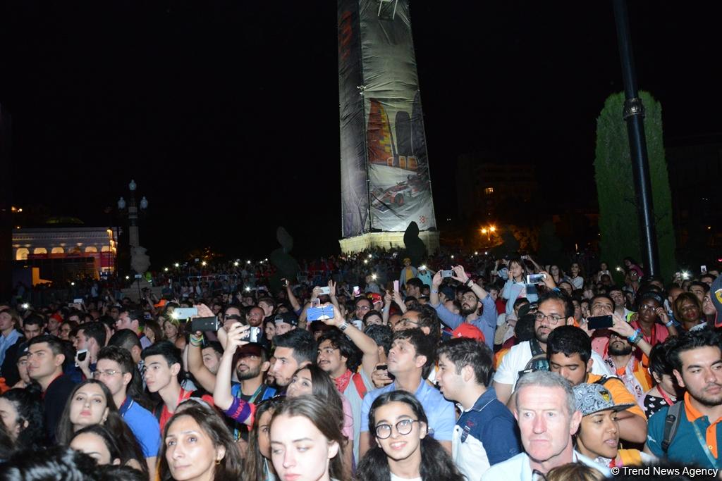 Chris Brown performs in Baku as part of F1 Grand Prix (PHOTO)