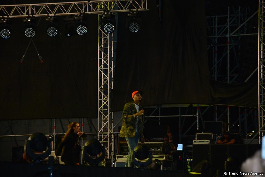 Chris Brown performs in Baku as part of F1 Grand Prix (PHOTO)