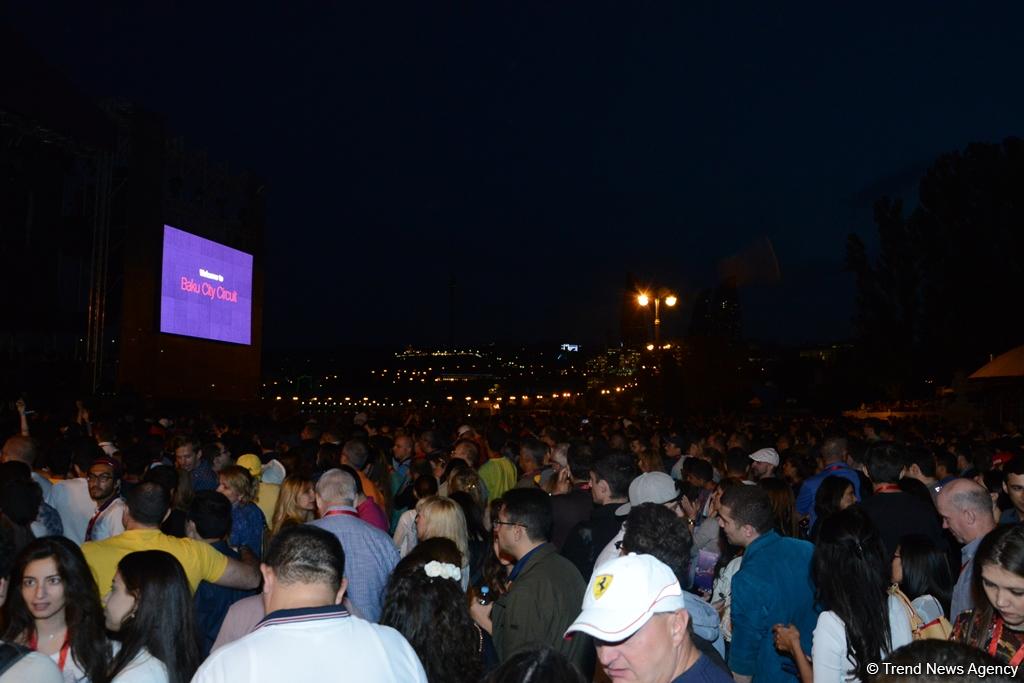 Chris Brown performs in Baku as part of F1 Grand Prix (PHOTO)