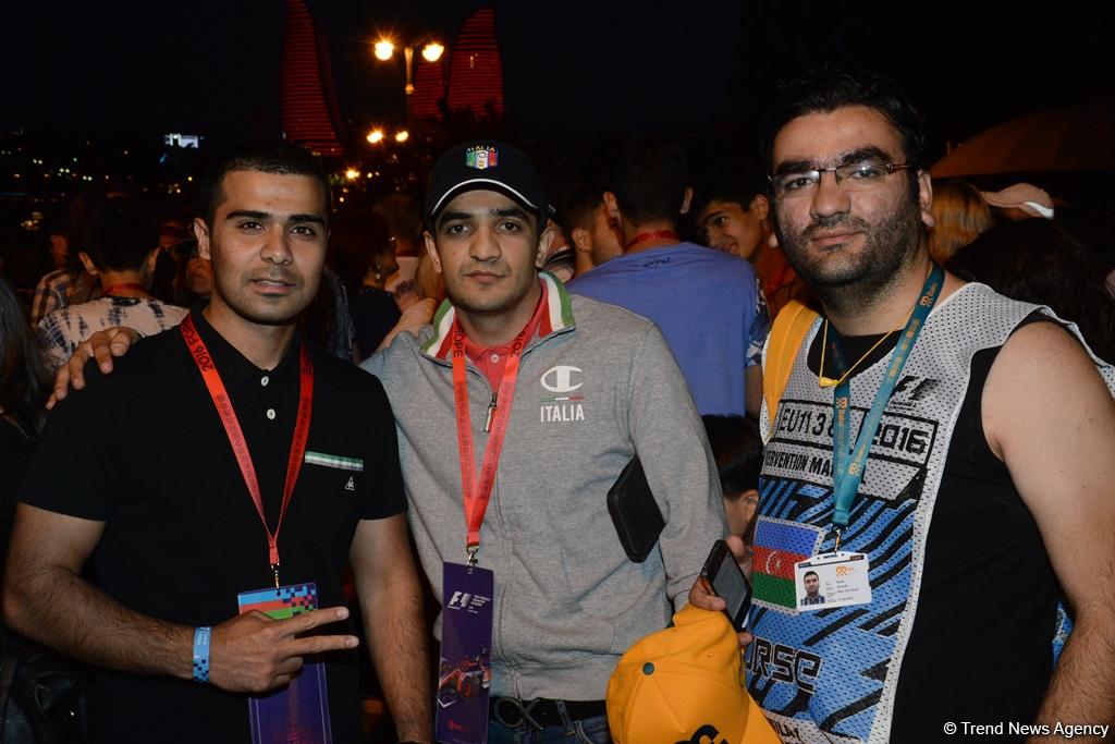 Chris Brown performs in Baku as part of F1 Grand Prix (PHOTO)