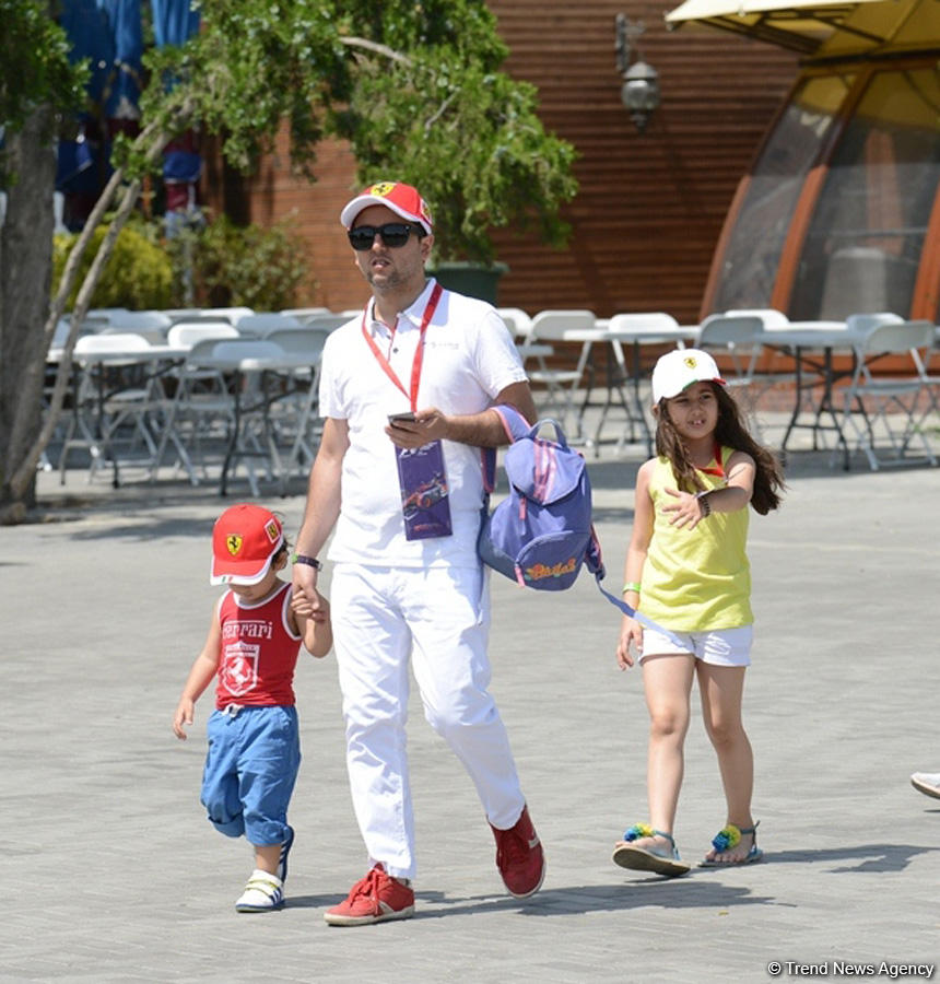 F1 fans amazed by Baku (PHOTO)