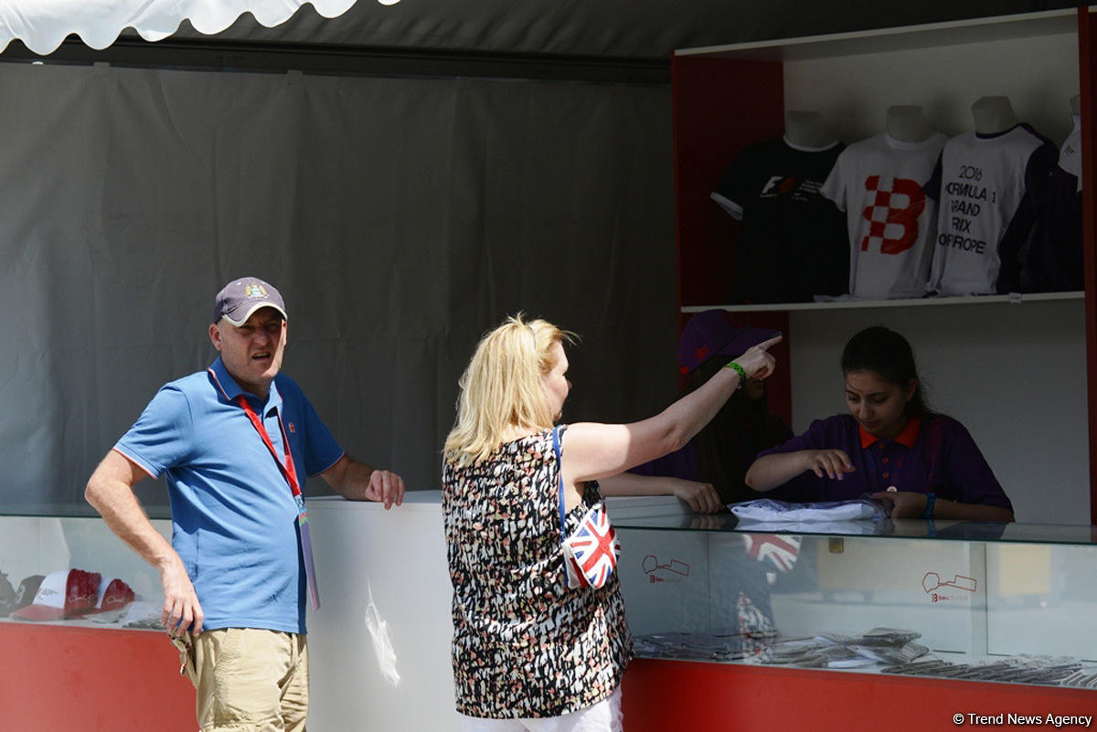 F1 fans amazed by Baku (PHOTO)