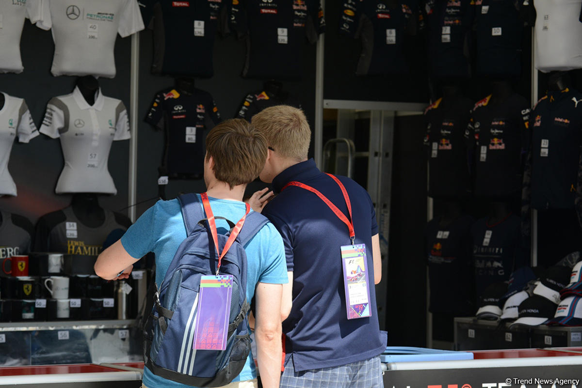 F1 fans amazed by Baku (PHOTO)