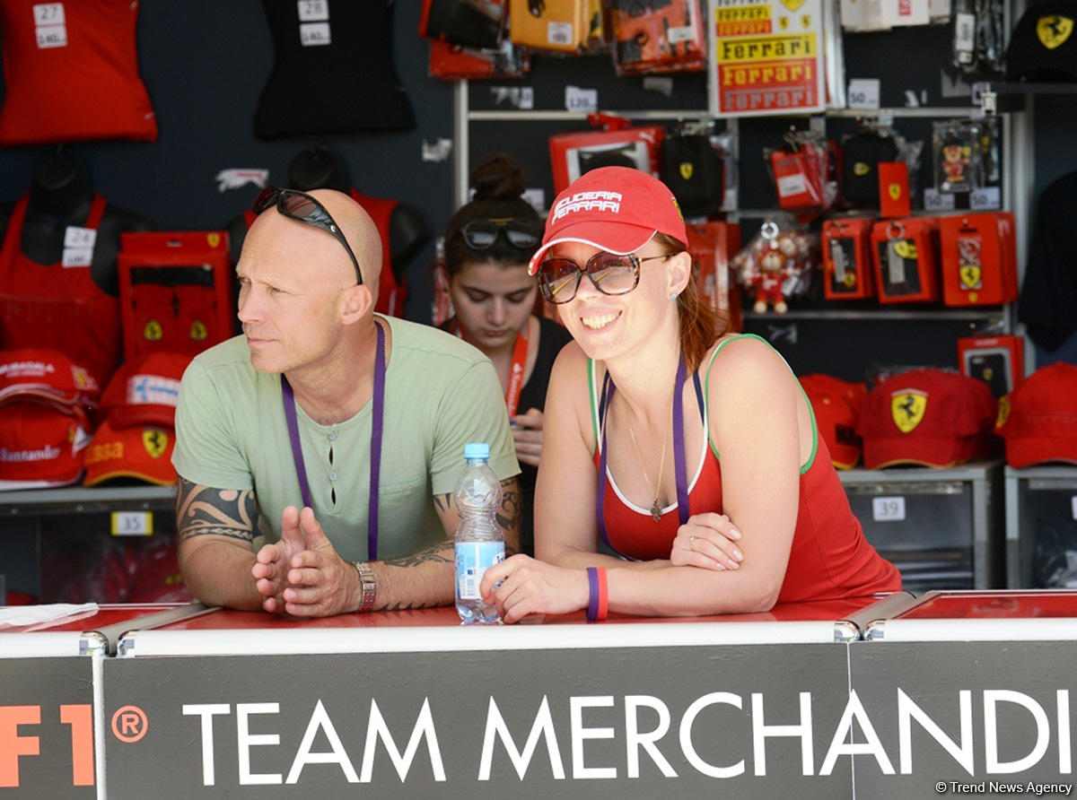 F1 fans amazed by Baku (PHOTO)