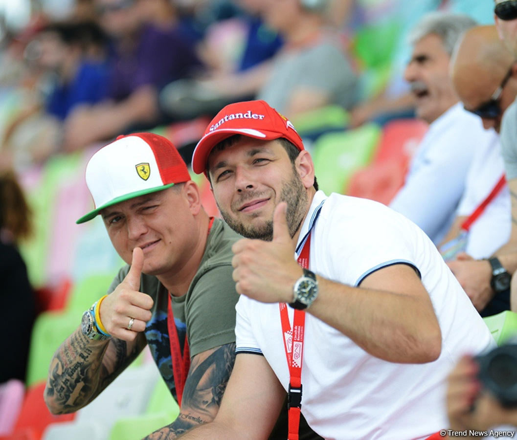 F1 fans amazed by Baku (PHOTO)