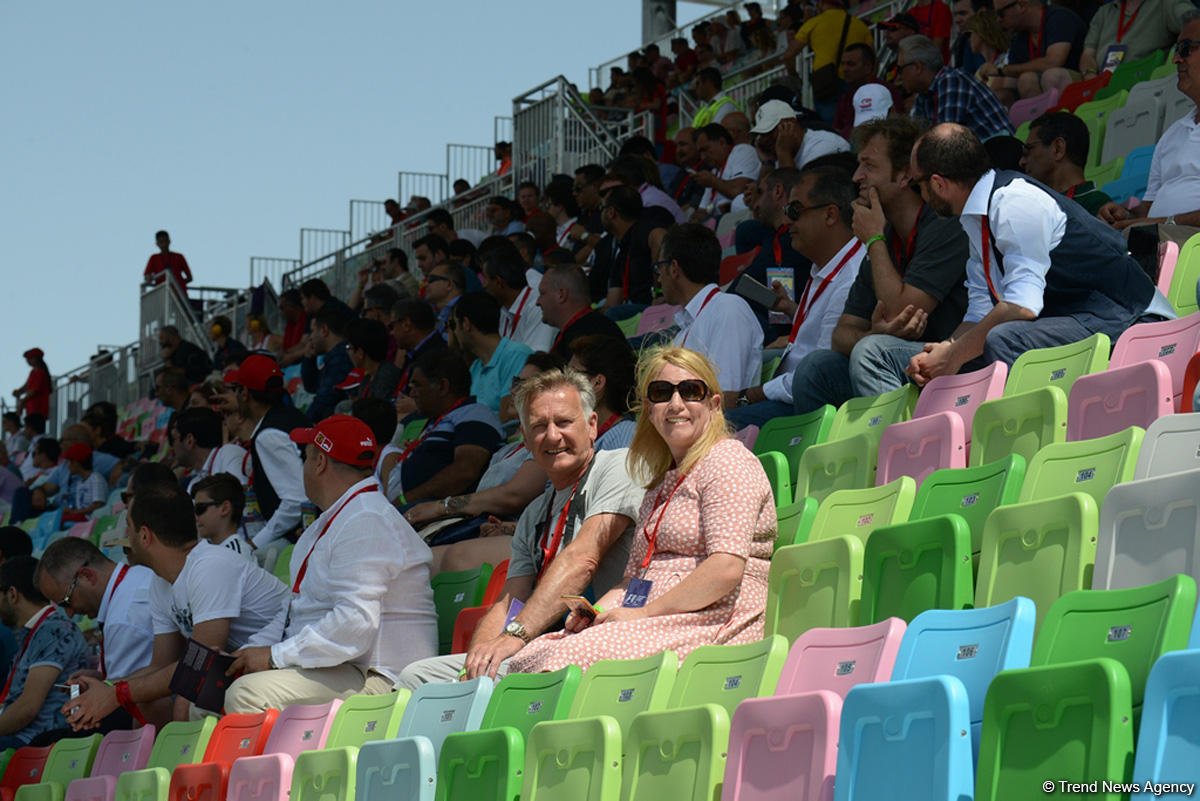 F1 fans amazed by Baku (PHOTO)