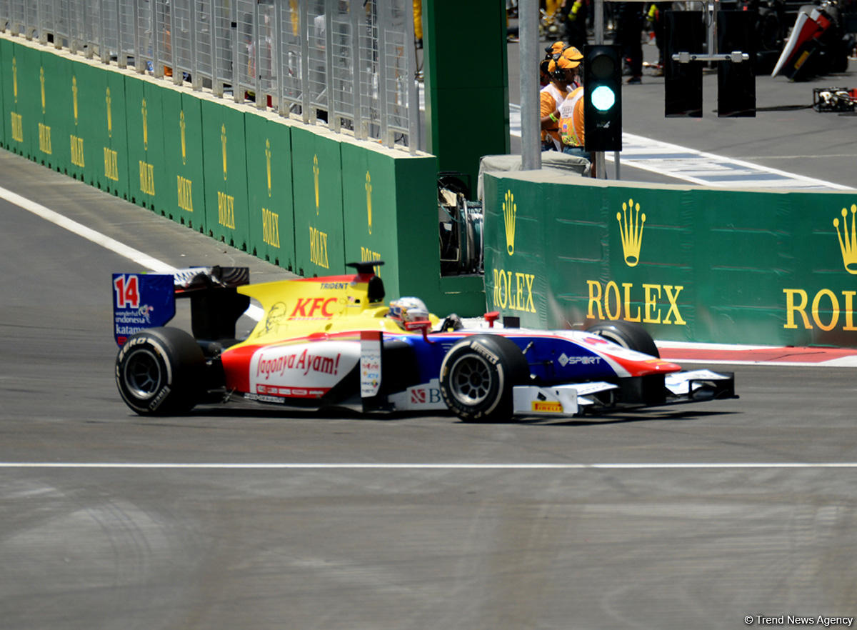 F1 in Baku, day two (PHOTO)