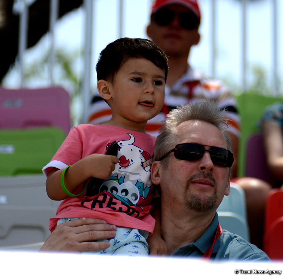 F1 in Baku, day two (PHOTO)