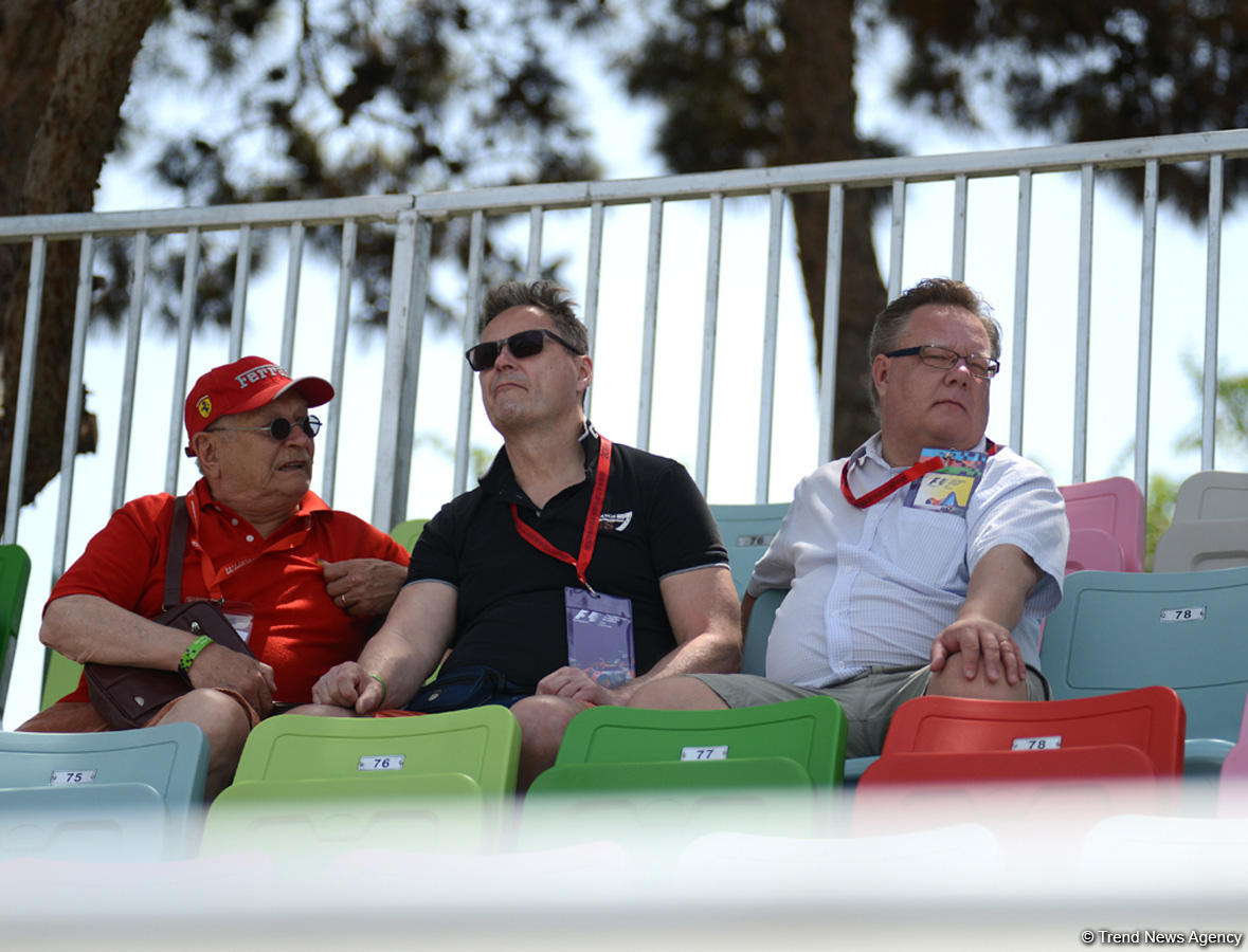 F1 in Baku, day two (PHOTO)
