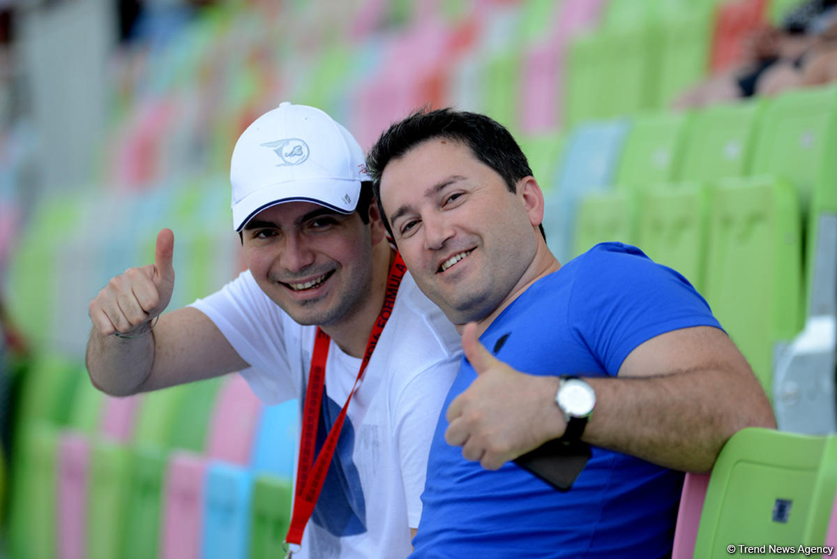 F1 in Baku, day two (PHOTO)