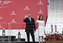Президент Азербайджана и его супруга наградили победителей Гран-при Европы Формулы 1 в Баку (ФОТО)