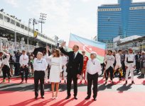 Президент Азербайджана и его супруга наблюдали за соревнованиями Гран-при Европы Формулы 1 (ФОТО)