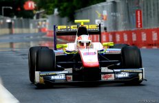 Итальянский пилот выиграл спринт серии GP2 в Баку (ФОТО)