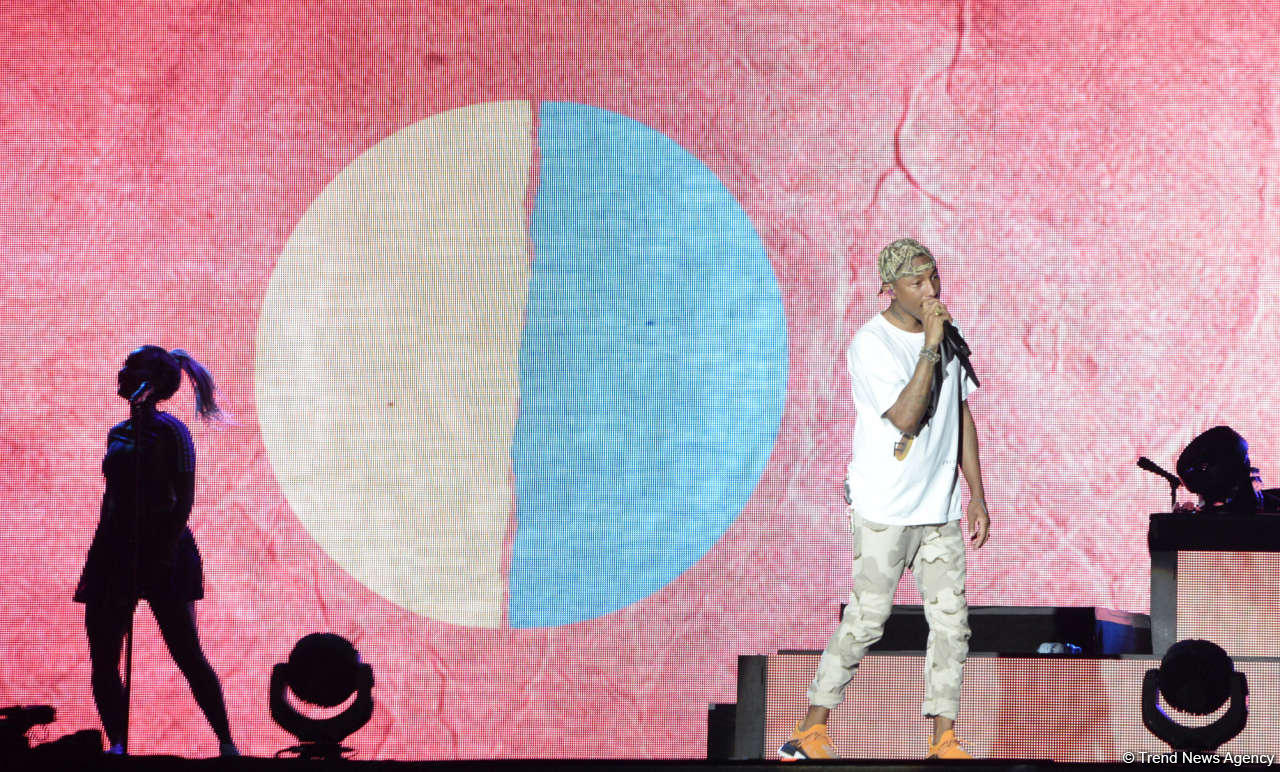 Pharell Williams performs in Baku as part of F1 Grand Prix (PHOTO)